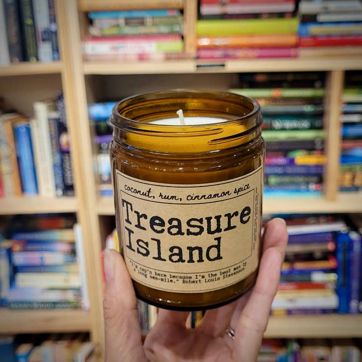 NovelTea Bookstore & Gifts - Vente Bougie en bocal - Treasure Island - Bougie parfumée à la noix de coco et au rhum3