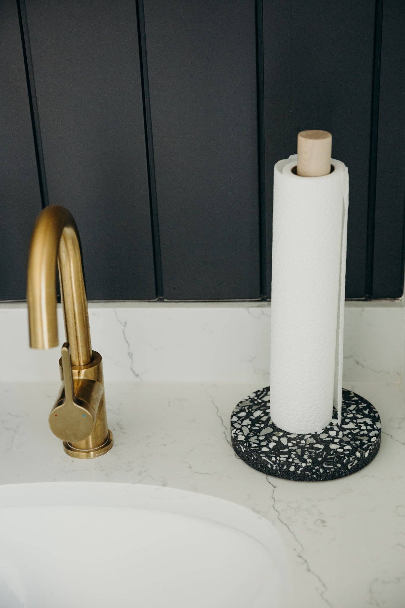 pretti.cool - Wholesale Paper Towel Holder - Paper Towel Holder | Chunky Black Terrazzo2
