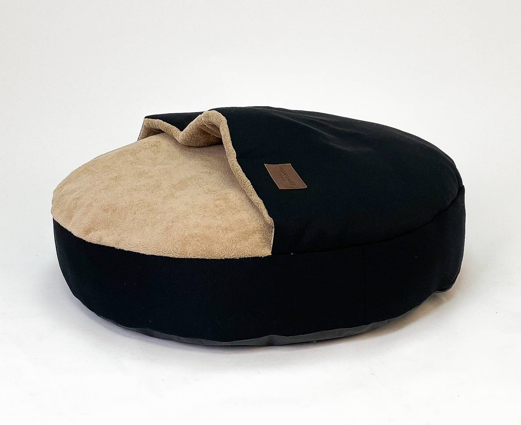 I BLACK B BEIGE  HUDOG & HUCAT PREMIUM BED POCKET ROUND FOR PETS for wholesale on Faire1
