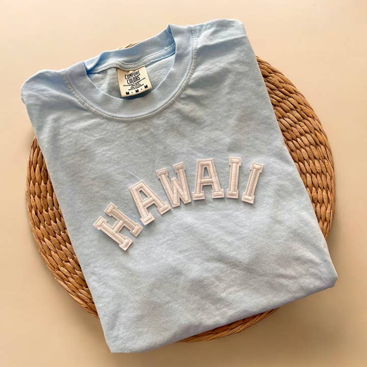 Threads And Needles, INC. – Engroshandel T-shirt med print - Dame – Comfort Colors Hawaii skjorte, Hawaii Tee4