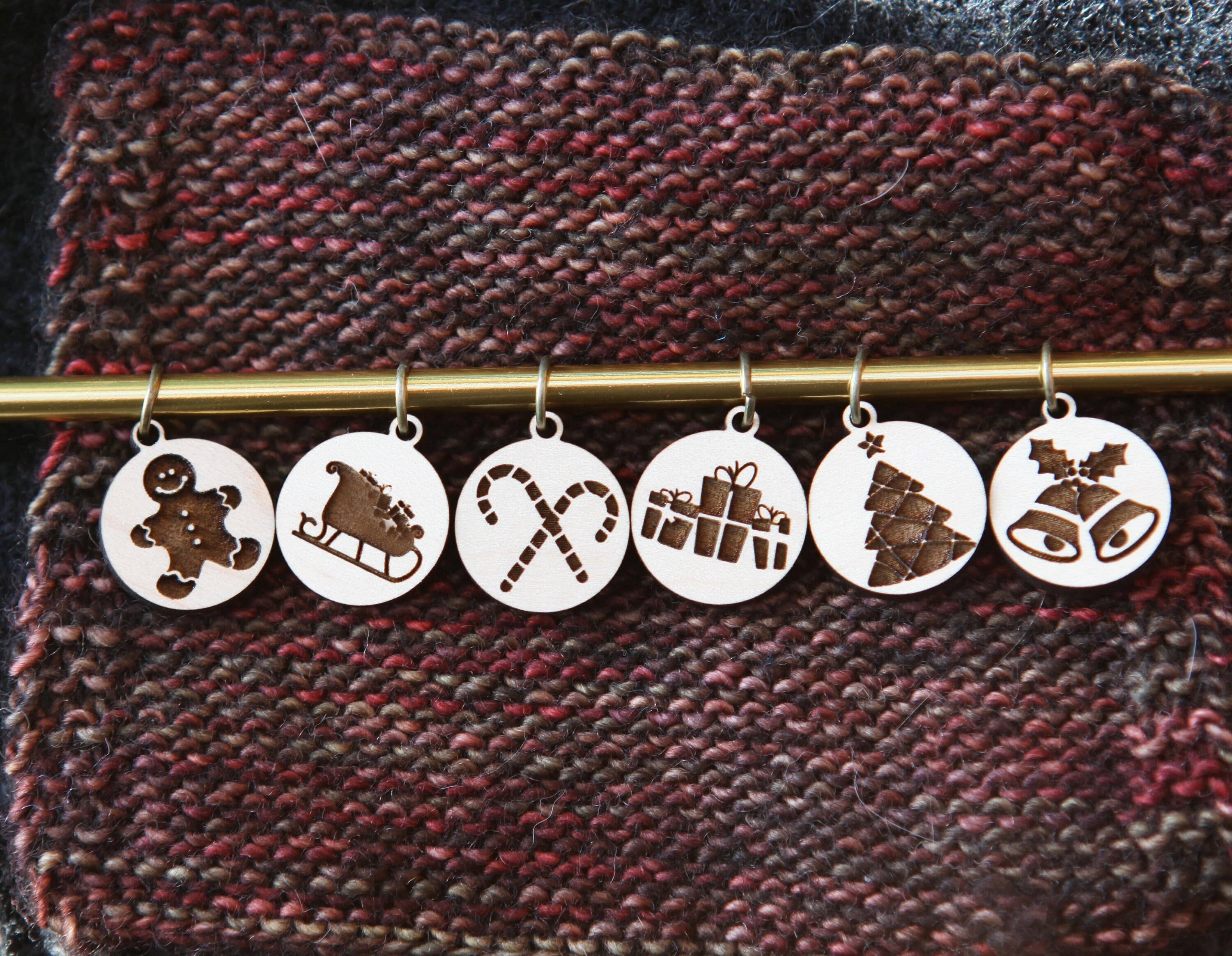 Sunrise Grove - Wholesale Knitting/Crochet Supplies - Maple Wood Knitting Stitch Markers Christmas Set of 68