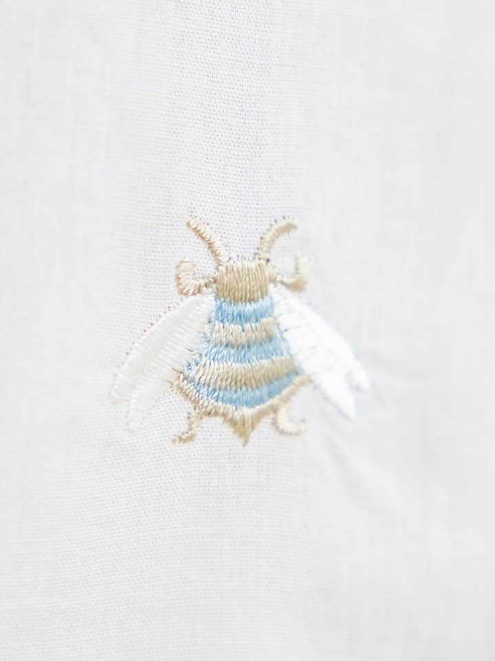 Jacaranda Living – Engroshandel Natkjole - Dame – Bee Hvid Bomuld Natkjole - Broderet5