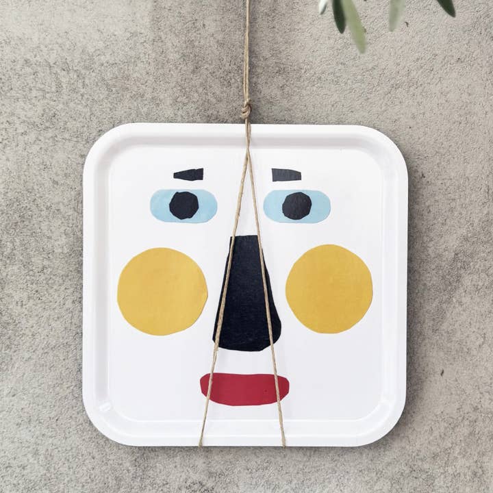 Plateau / homme aux joues jaunes pour la vente par camillaengdahl