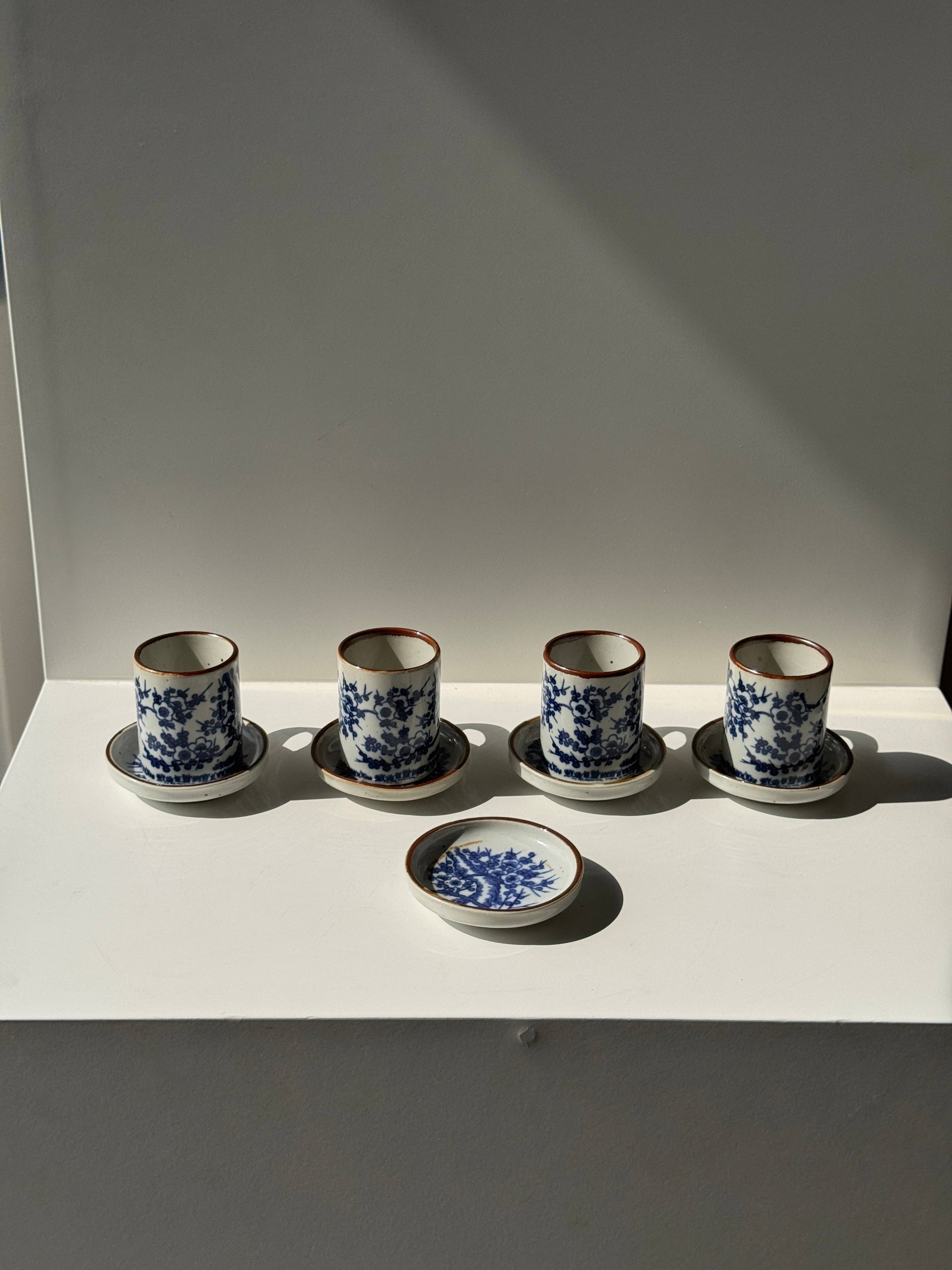 Blue Set of 4 small cups and their saucers with landscape decoration for wholesale on Faire6