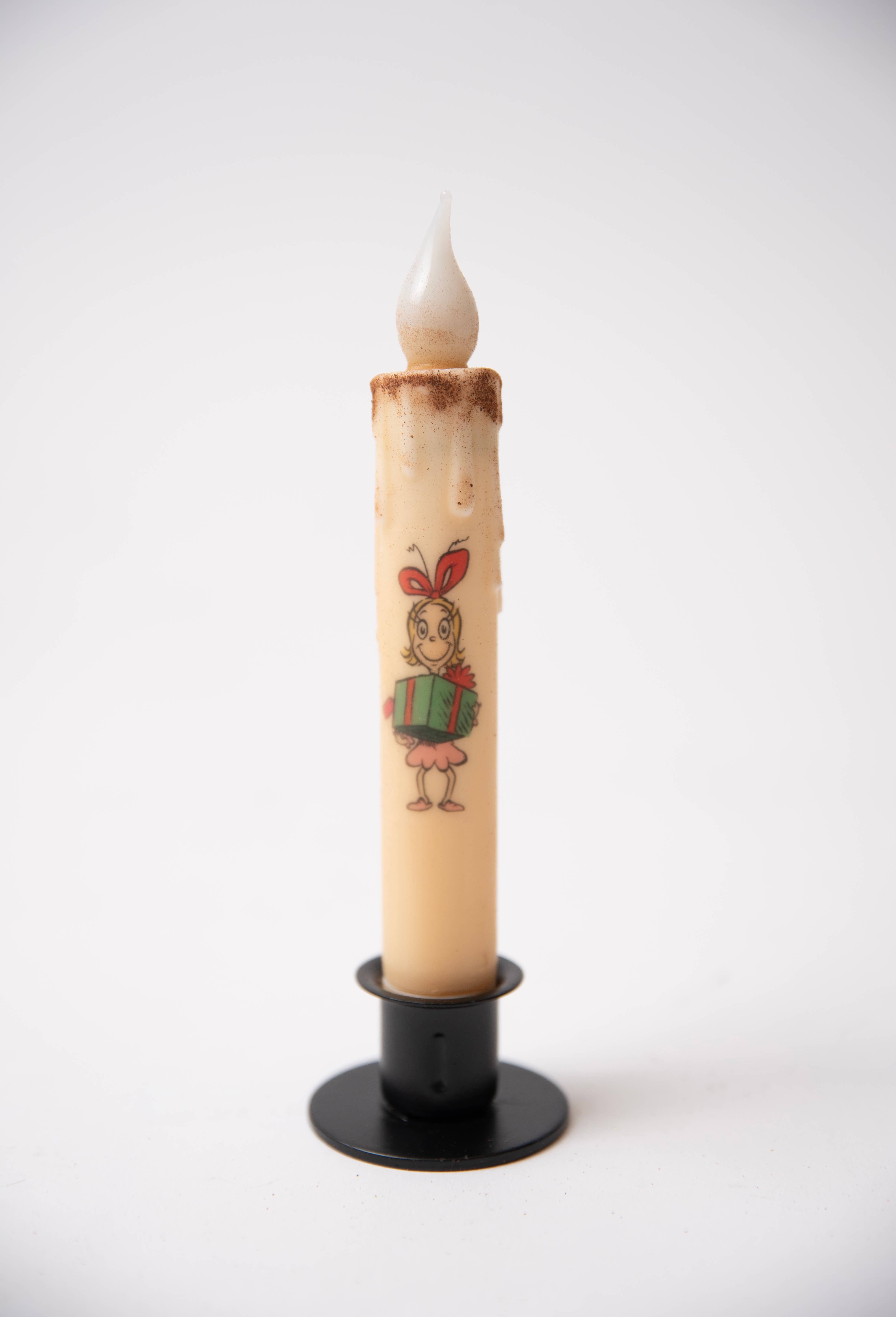 LMS Wholesale – Vela sem chama por atacado – Cindy Lou Who Vela cônico com Temporizador LED Operada a Bateria1