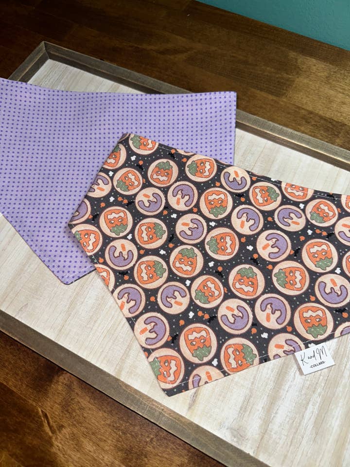 Donkere Halloween Koekjes Omkeerbare Hondenbandana voor wholesale door K and M Collars