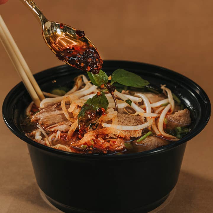 Me's Way LLC - Wholesale Sauce - MẸ’S WAY CHILI SAUCE – VEGETARIAN-8oz10