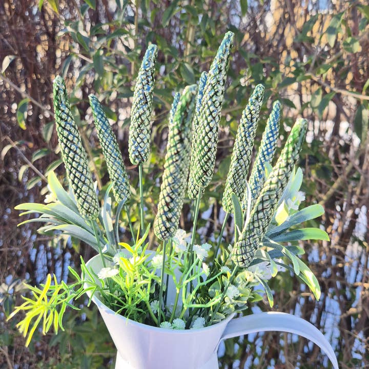 Fiore in ceramica verde lavanda 2, supporto per piante per la vendita all'ingrosso da parte di Pannonhem AB.