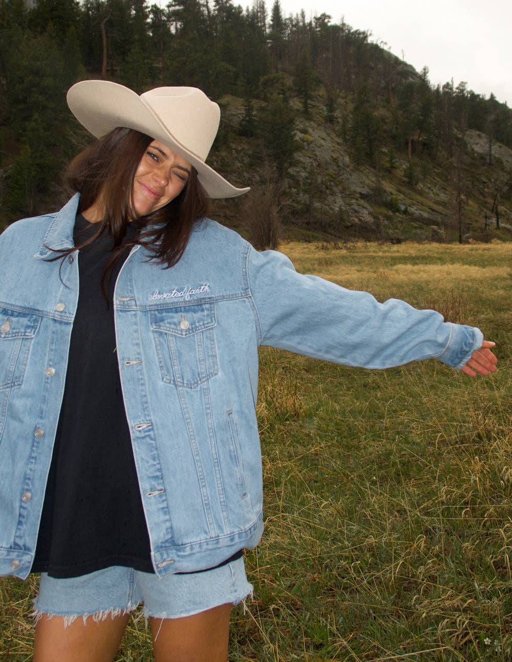 Elevated Faith – Casaco de ganga - Mulher por atacado – Jaqueta jeans "What a Friend In Jesus"3