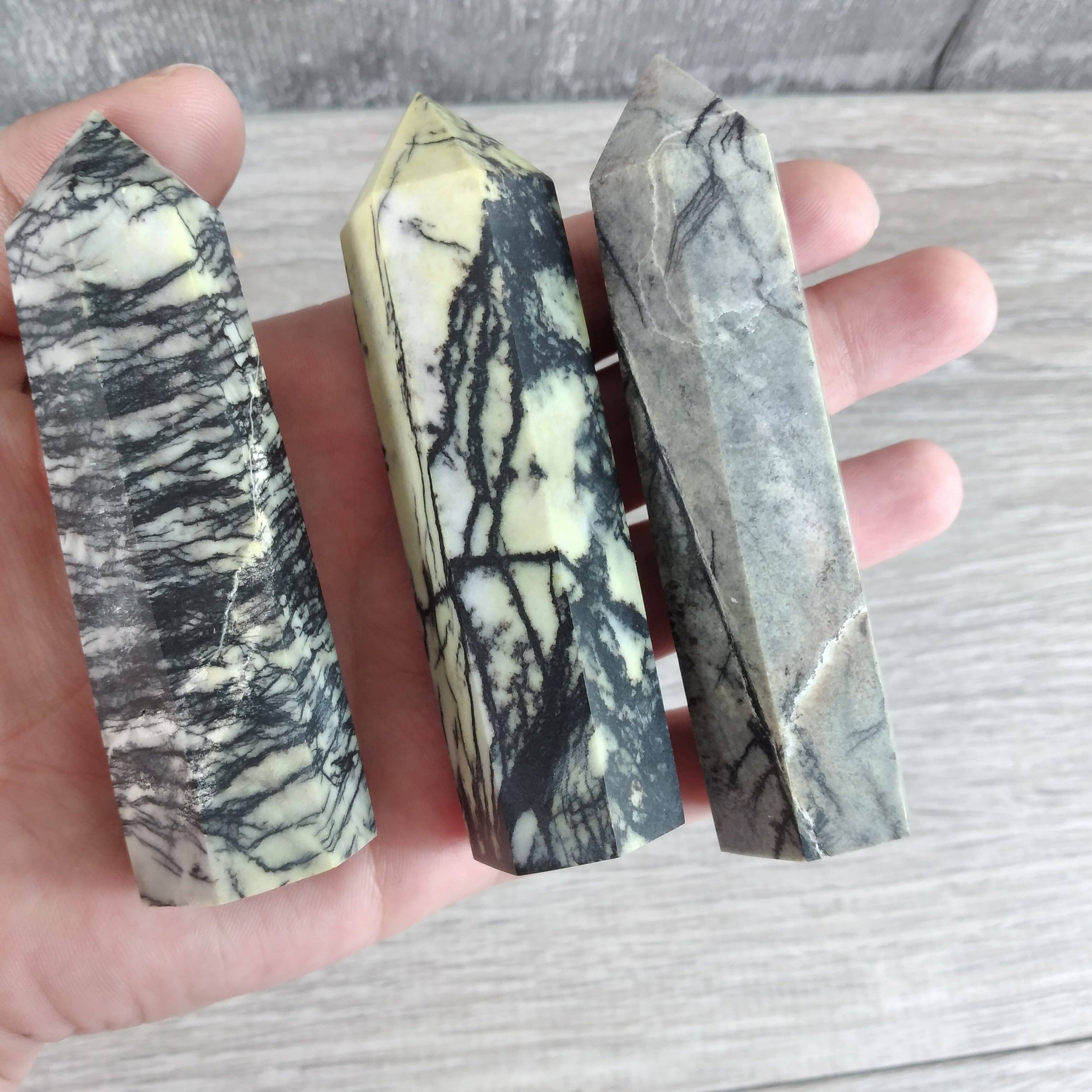 Keystone Crystals – wholesale Andlig sten/kristall – Gemstenskristall Obelisker 85–113 g | Grossist Kristalltorn Presentbutik10