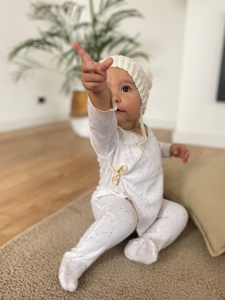 BOX - ORGANIC WRAP TOP + FOOTED PANTS WHITE MILK for wholesale by North Baby