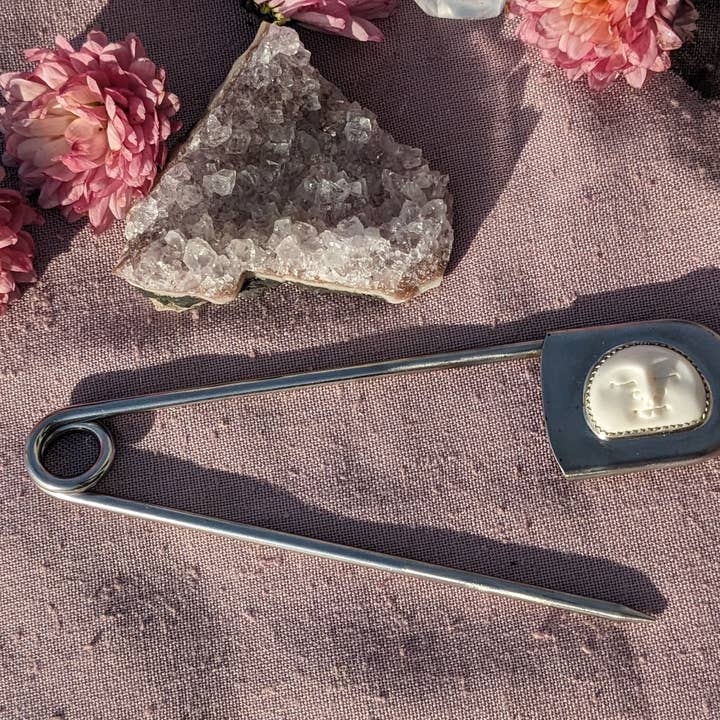 Western Dawn Art – Engroshandel Broche – Moon Face Jumbo sikkerhedsnål