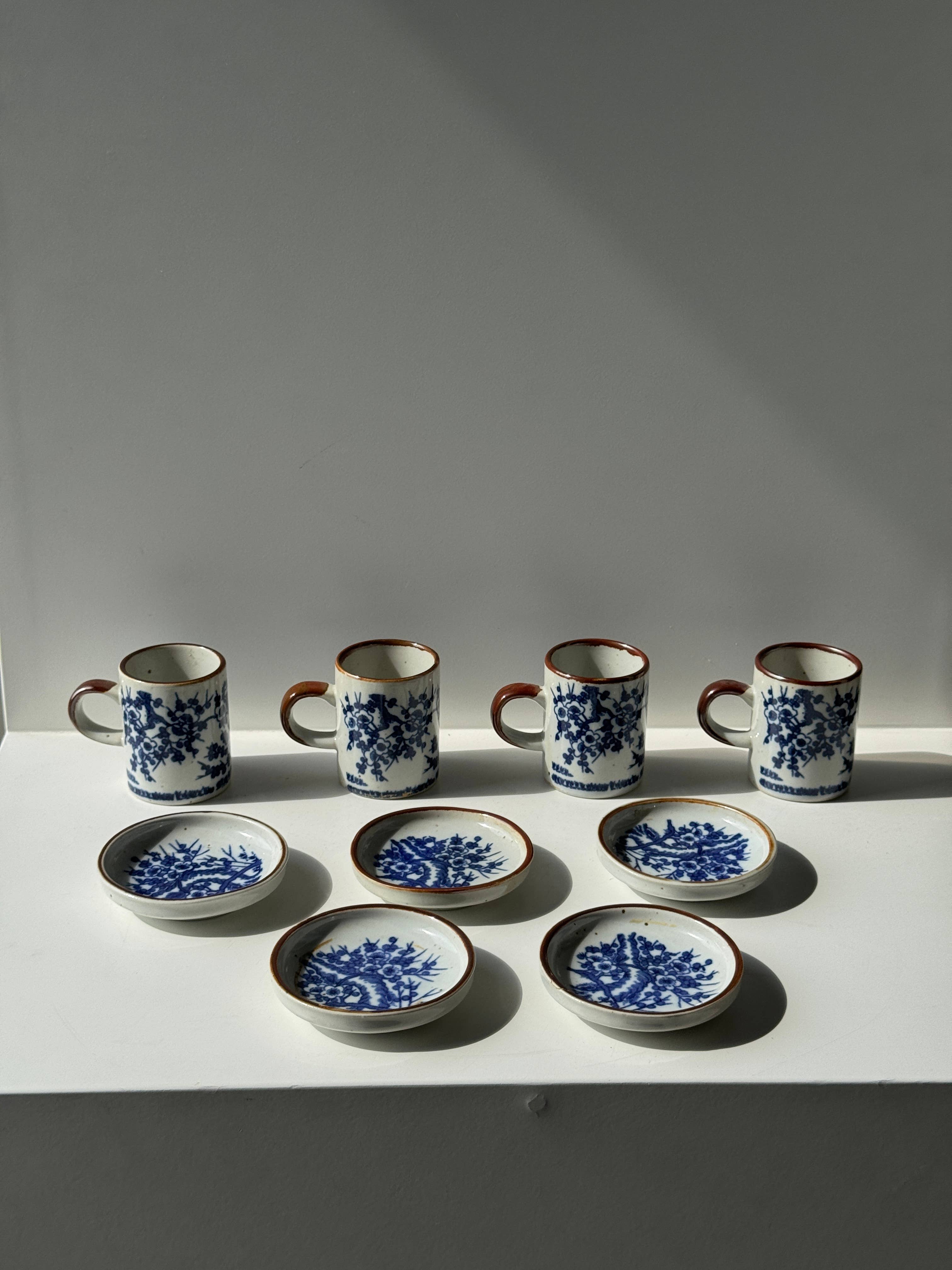 Blue Set of 4 small cups and their saucers with landscape decoration for wholesale on Faire3