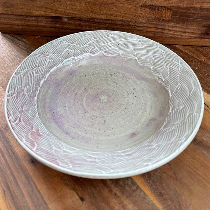 Lunch, salade, sandwichbord van roze tot paars steengoed op wielen voor wholesale door Chrys' Porcelain