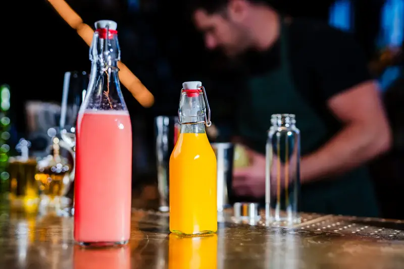 Hospitality Glass - Wholesale Water Bottle - Square .5 L. Swing Bottle4