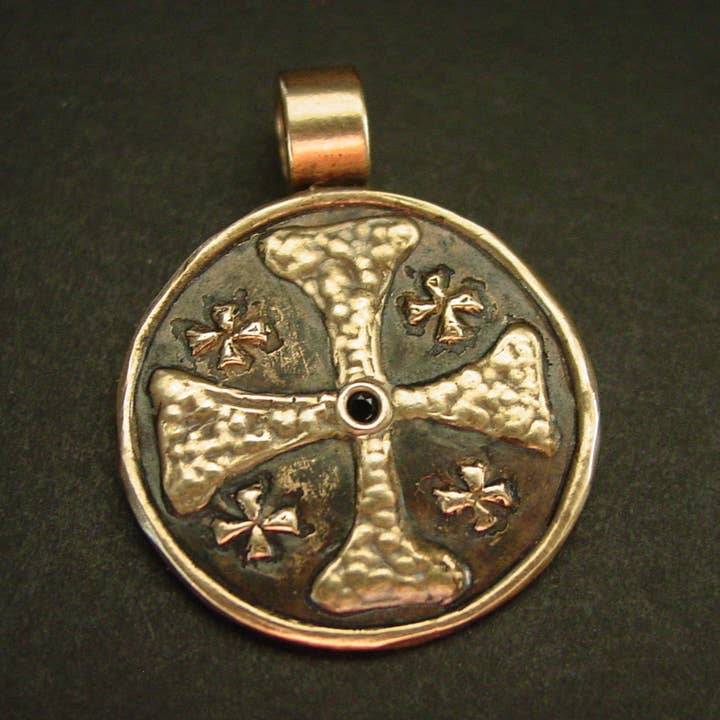 Chevaliers Templiers | Collier avec pendentif en forme de croix pour la vente par Vis a Vis Jewelry