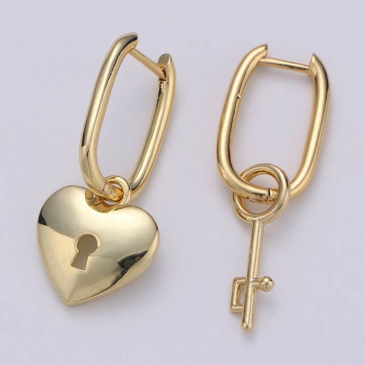 Aim Eternal - Wholesale Hoop Earrings - Lock gold earrings - Padlock hoop earrings - Huggie earrings - Padlock huggie hoops - Gold key hoops - key earrings Q-1840