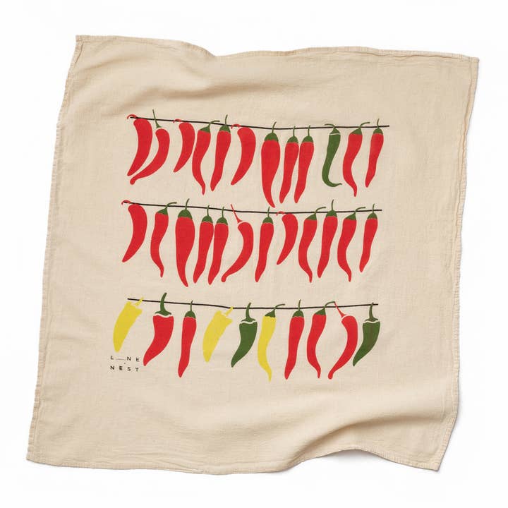 Torchon en sac de farine aux poivrons pour la vente par Line and Nest