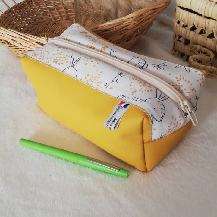 Trousse scolaire simili cuir jaune et coton lapin pour la vente par Miss et Cie