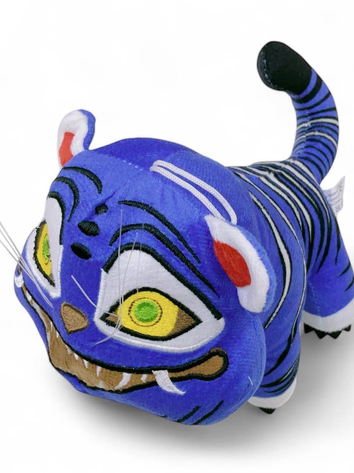 Peluches mignons avec détails brodés. pour la vente par Kids Charm Online