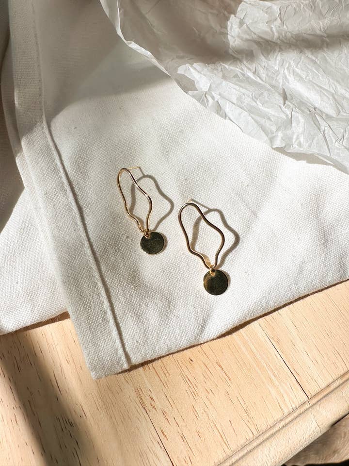 Eleanor pour la vente par The Little Earring Co.