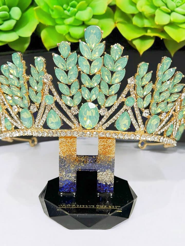 Smaragdgroene bruiloftstiara, gouden godinnenhoofdband, kristallen kroon voor wholesale door Happy Dream Gifts