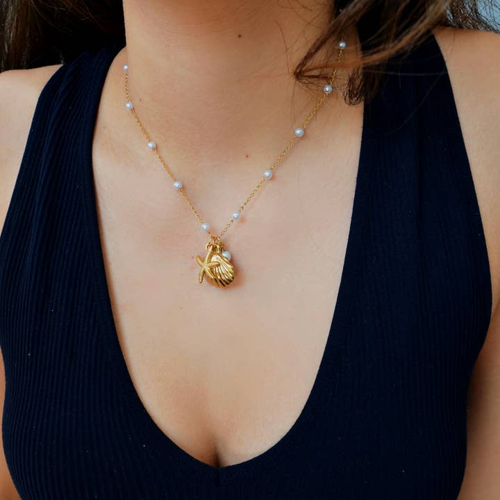 AzzaikJewelry - Wholesale Pendant/Charm Necklace - Seashell Beachy Gold Stainless Steel Necklace1