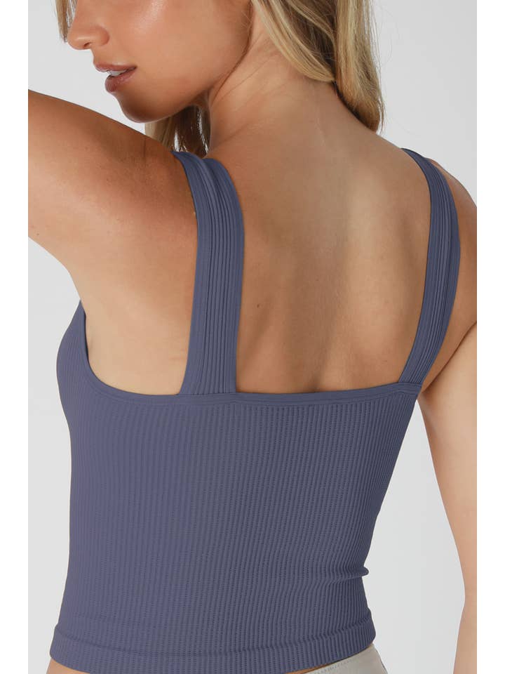 NIKIBIKI – Top de malha - Mulher por atacado – NS7575 - Top recortado canelado com decote em V31