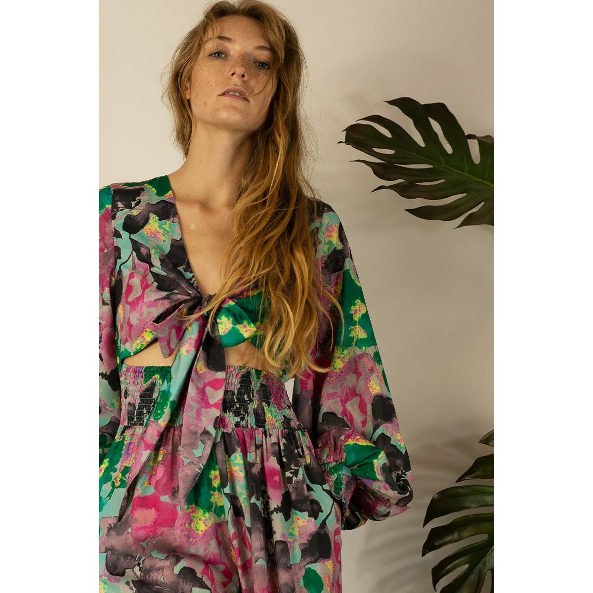 MULTI BLUME Weicher Jumpsuit mit floralem Frontband für den Großhandel auf Faire11