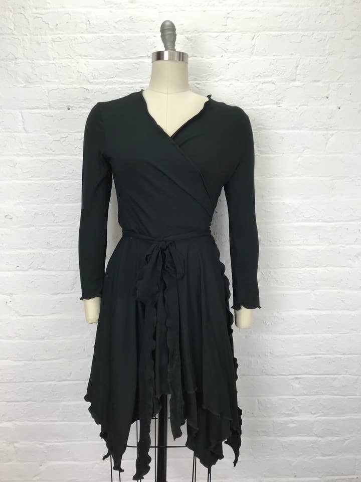 Giacca Avvolgente Flamenco in Nero Solido - Piccola per la vendita all'ingrosso da parte di Cloud Candy Clothing