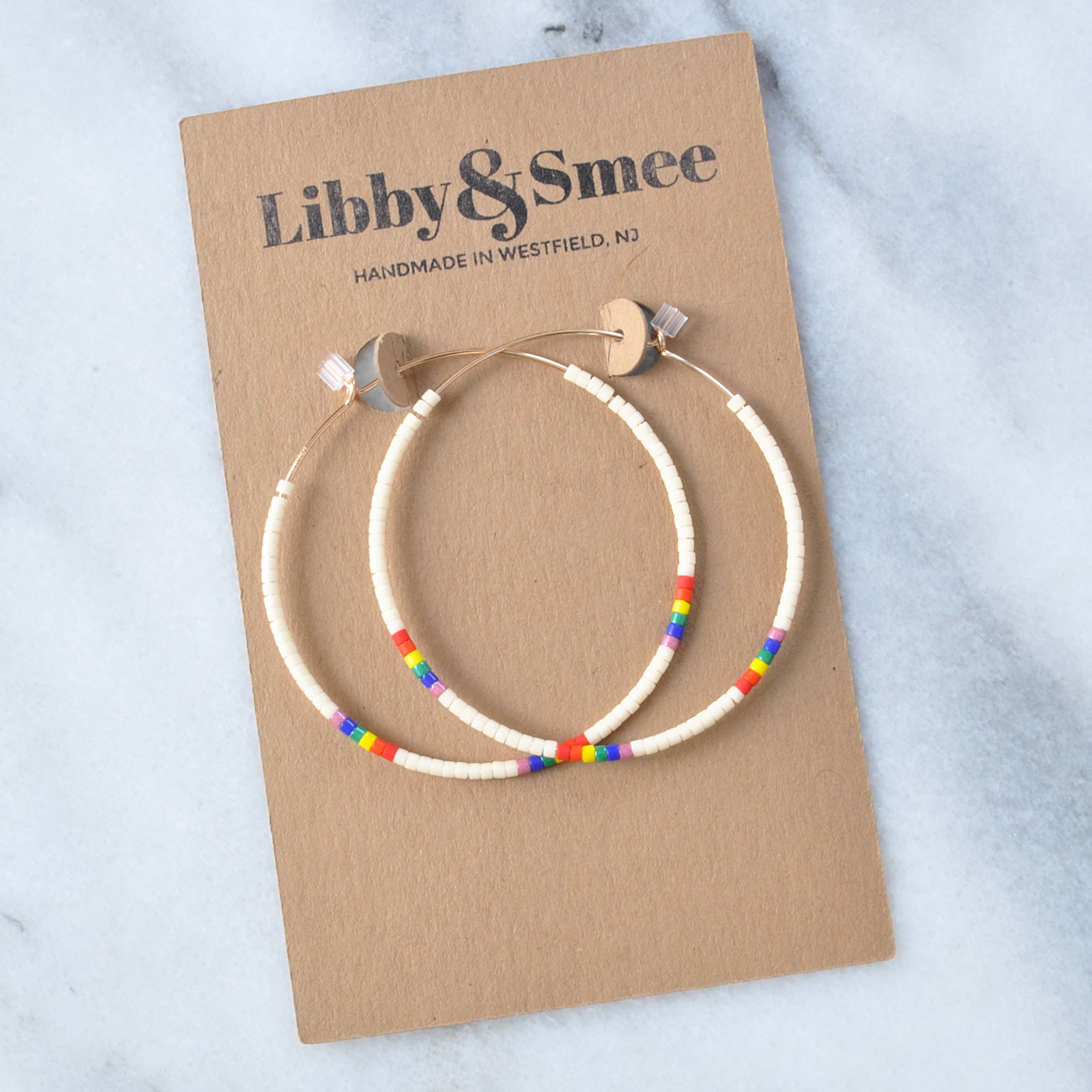 Libby & Smee – Brincos de argola por atacado – Aros preenchidos a ouro com minúsculas grânulos de sementes de vidro1