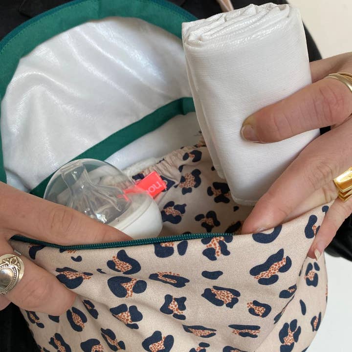 MELLIPOU - Wholesale Belt bag – Women’s - BUM BAG to change baby – ALL OVER LÉOPARD – Mum gift3