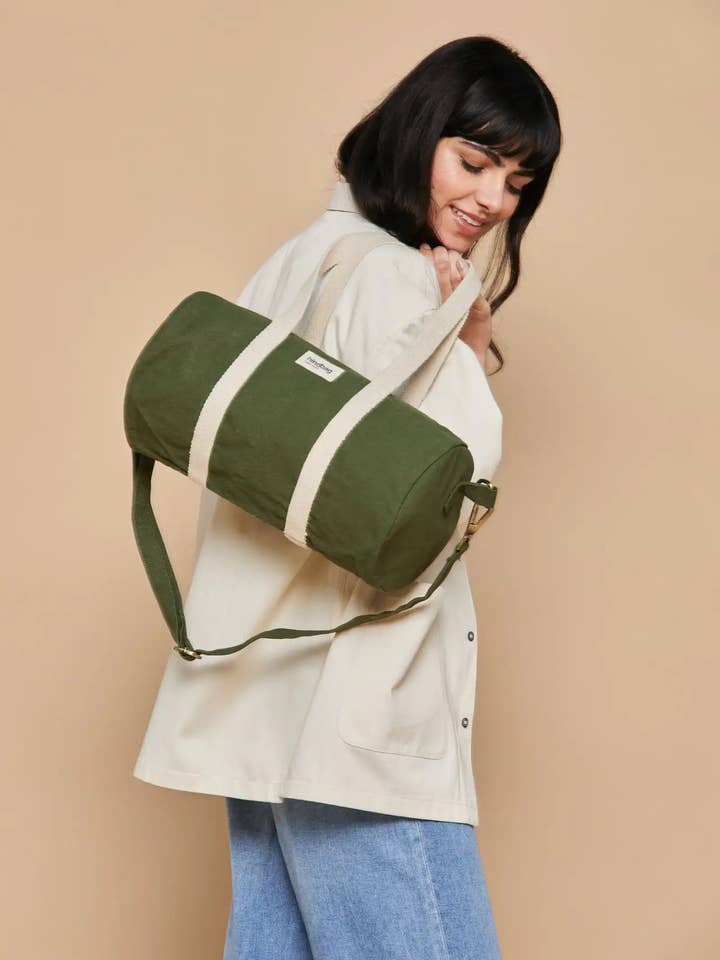 Mini duffeltaske Simon Oliven for engroshandel hos Hindbag