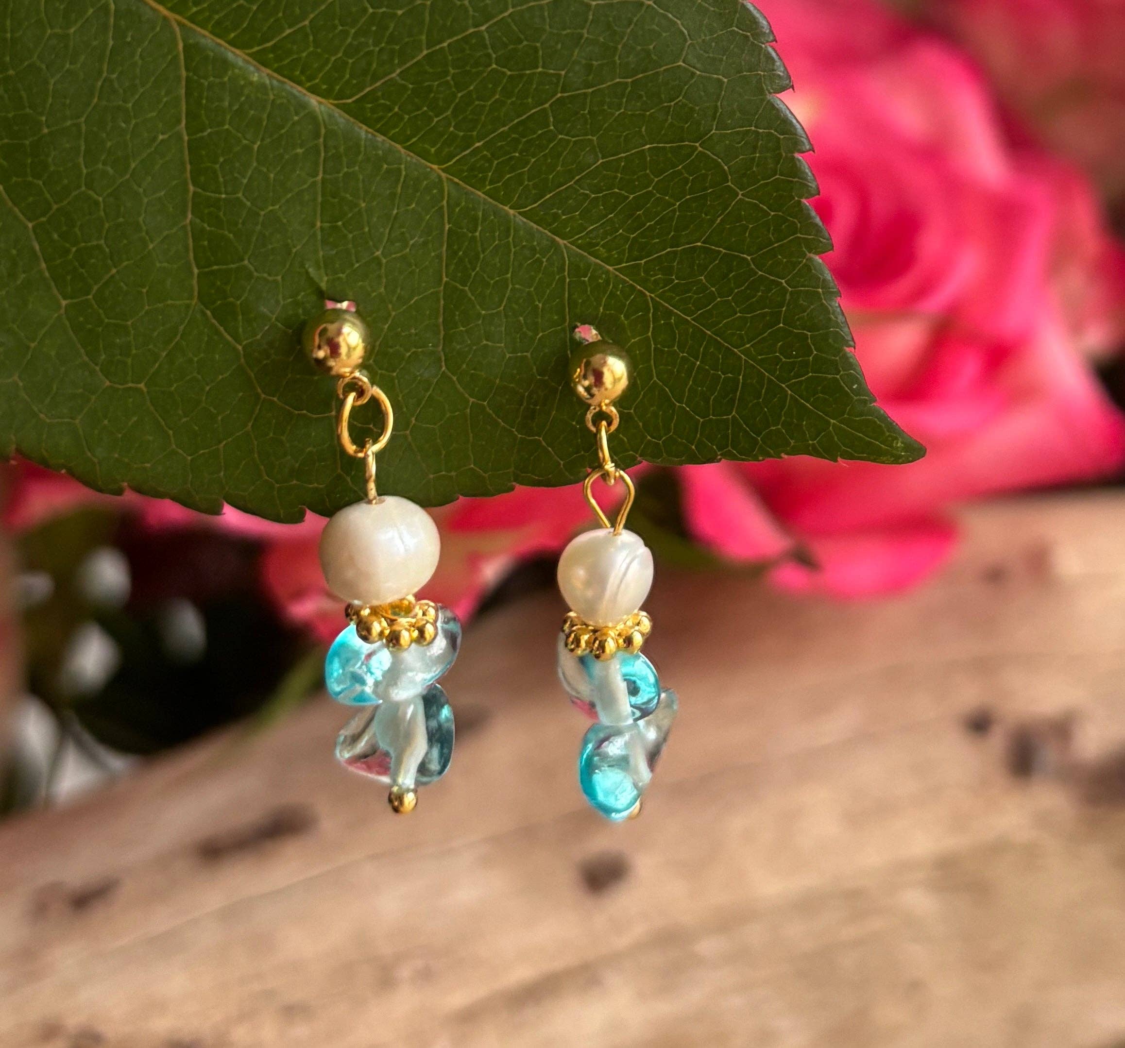 Ocean Ripples - Vente Boucles d'oreilles pendantes - Boucles d'oreilles pendantes en plaqué or 14 carats avec grappe d'aigue-marine4