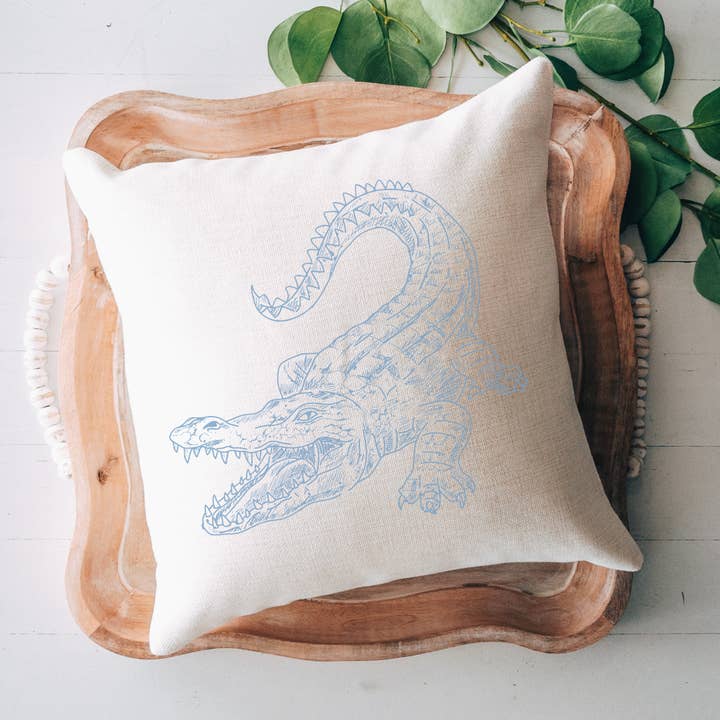 Coussin Alligator Chinoiserie pour la vente par Pelican Provision Co.