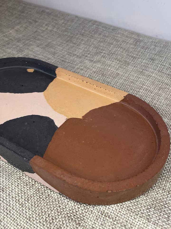 Vassoio per gingilli curvo per la vendita all'ingrosso da parte di Maureen Luxe Studio