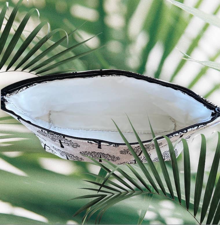 everydaybags.gifts – wholesale Toiletry bag – women's – Eco-Friendly Handmade Washbag – Black Mulberry Fabric3