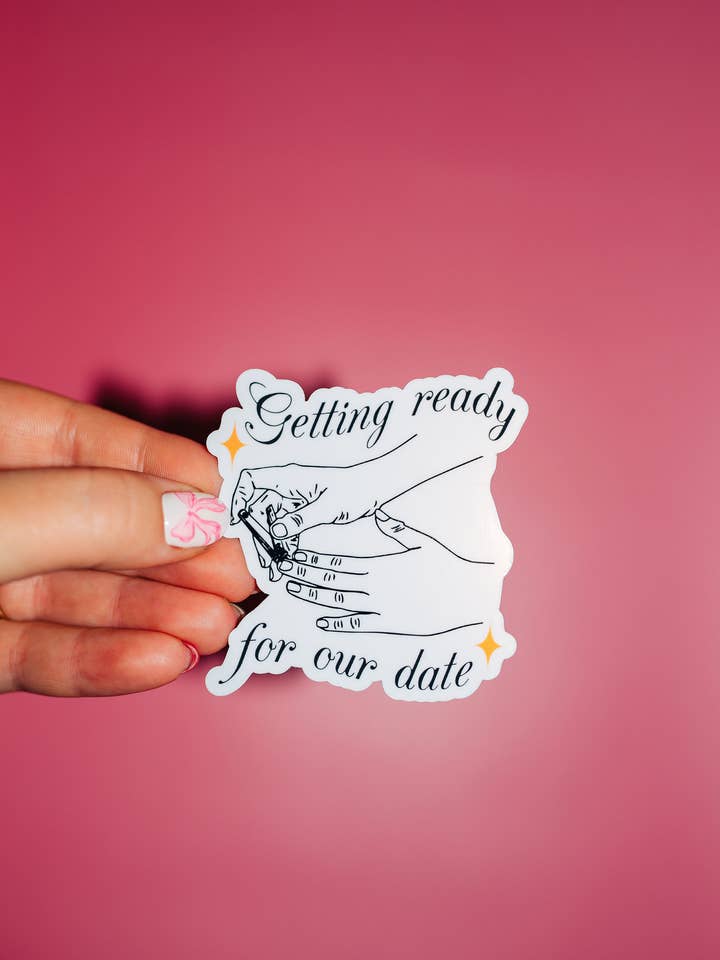 Preparándome para nuestra cita pegatina, LGBT+ sáfico, divertido para venta al por mayor de ShopSourSweetener