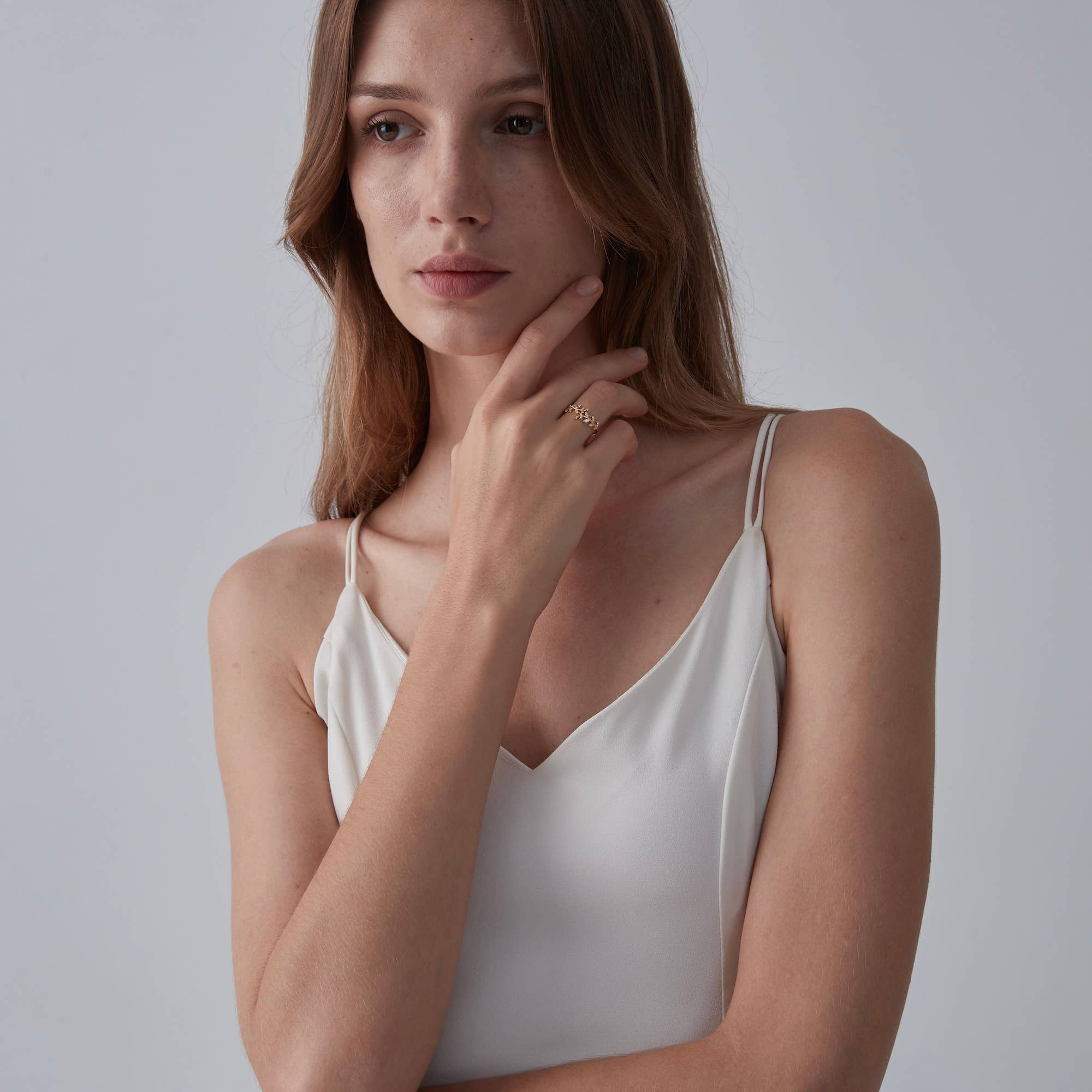 Perimade & Co. LLC - Vendita all'ingrosso Anelli multipietra - Anello a fascia regolabile con foglia di ulivo in argento sterling 9255