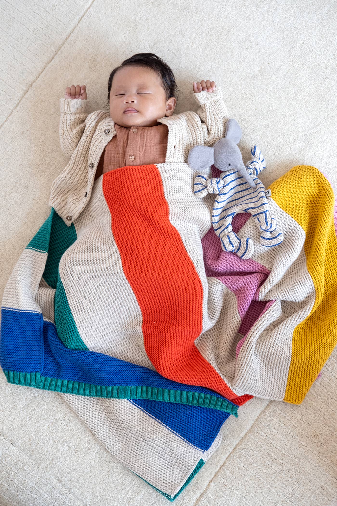 Sophie Home Ltd – wholesale Bedding blanket – Kids & Baby – Cotton Knit Stroller/Pram Baby Blanket: Striped Rainbow1