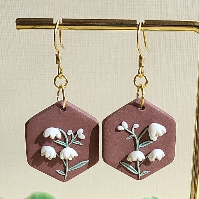 Lelietje-van-dalen Oorbellen • Cottagecore Sieraden voor wholesale door NoomCottageClay