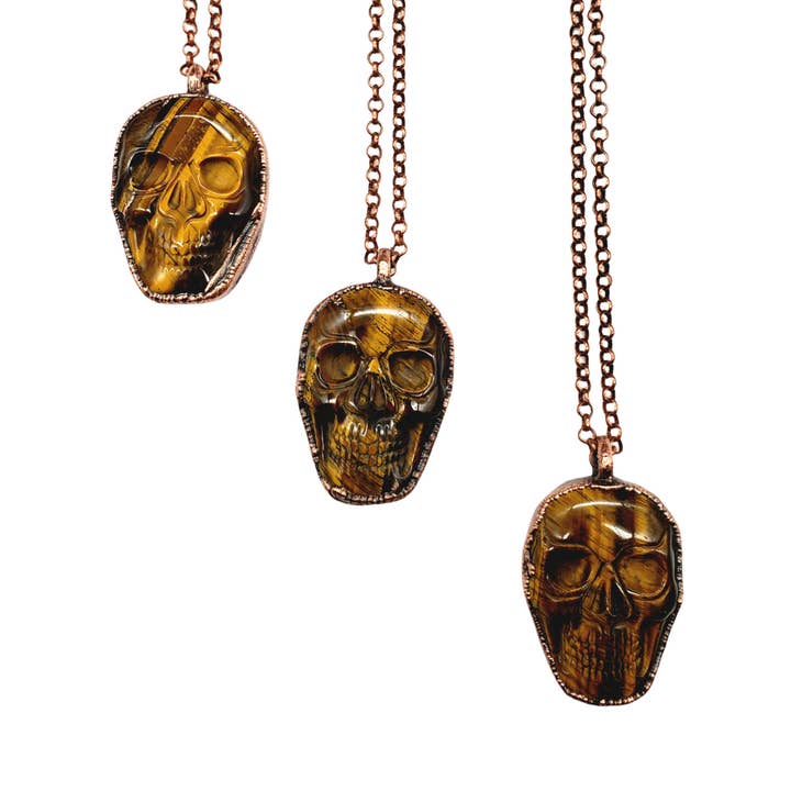 Tiger Eye snidade skalle halsband för wholesale av MergingMetals
