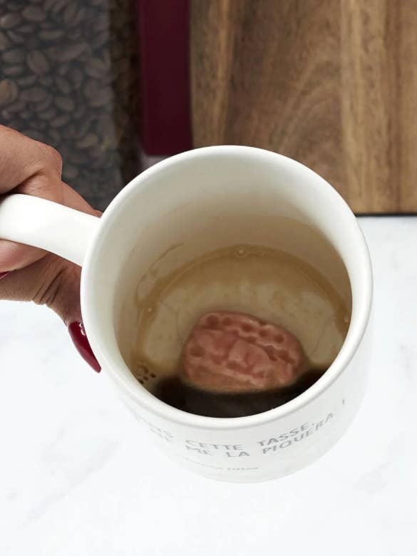 Humor mug with chewing gum for wholesale by Les Vilaines Filles