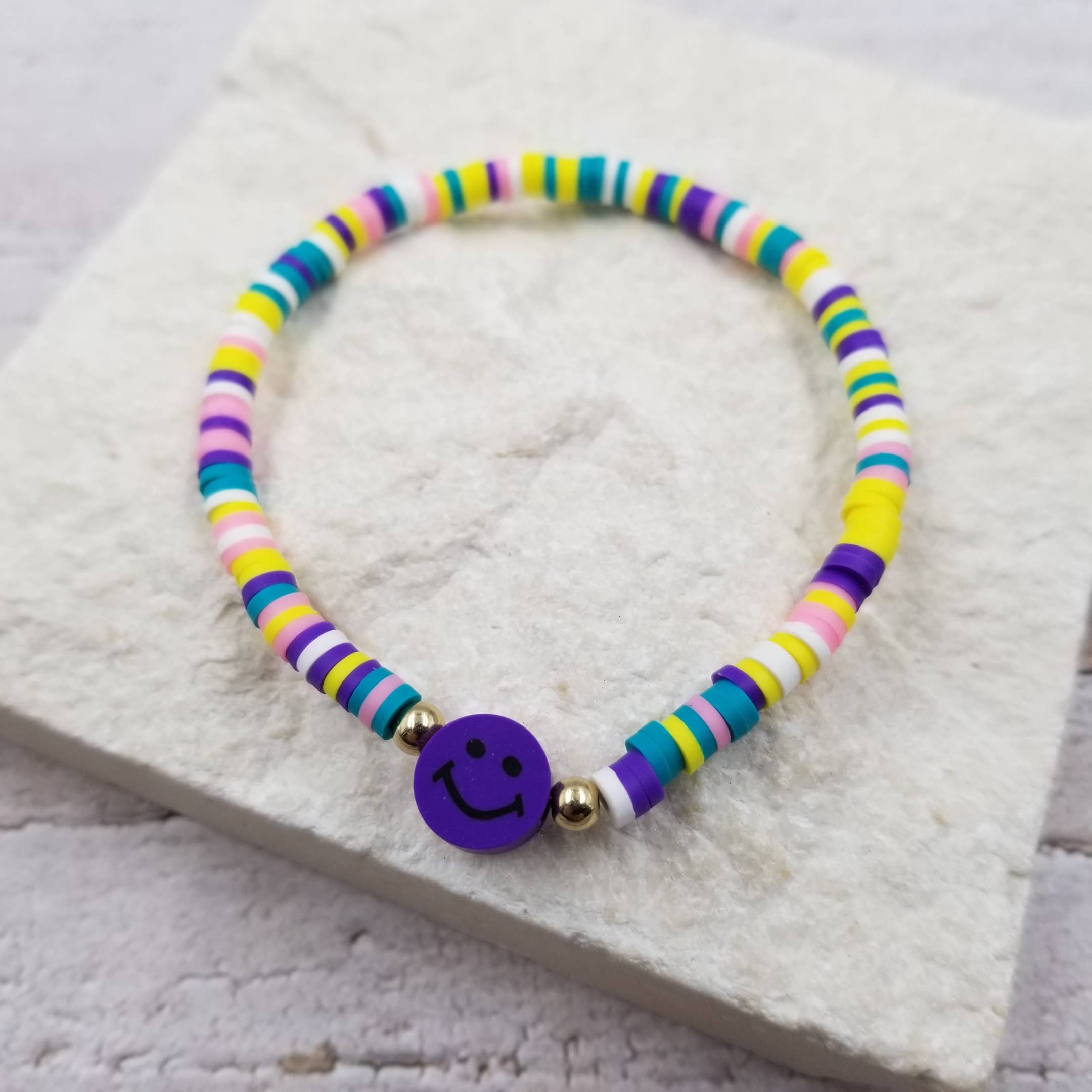 Treasure Wholesale – wholesale Beaded bracelet – Smiling Face Rainbow Heishi Bracelet5