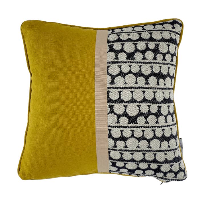 Leinenkissen im Bouclè-Design in Schwarz für den Großhandel von Caterina Quartana