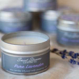 Artisan Travel - Candela in latta pura lavanda per la vendita all'ingrosso da parte di Sweet Streams Lavender Co.