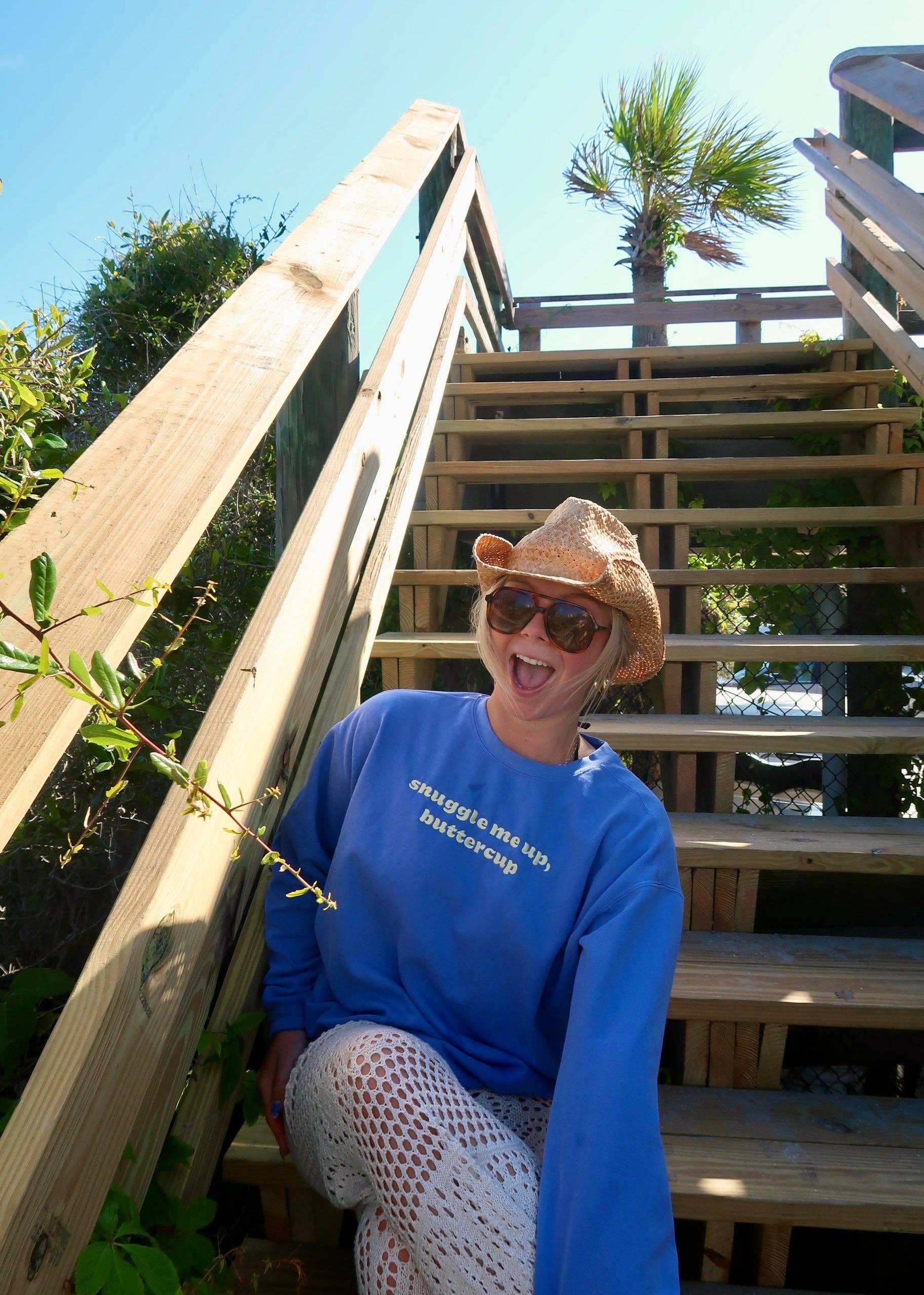 MoSmiles LLC – Engroshandel Sweatshirt - Dame – Snuggle Me Up Buttercup Comfort Colors Crewneck3