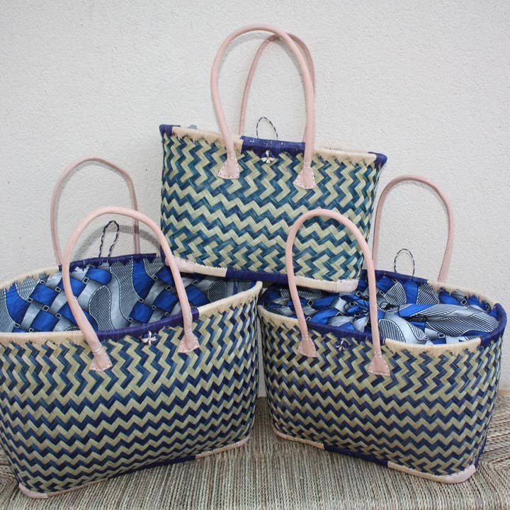 Blått och naturligt shoppingkorg från MADAGASKAR - Blå tygpåse - Handflätad korg - 3 storlekar - strandkorg marknad halm rotting för wholesale av Boutique Huléti