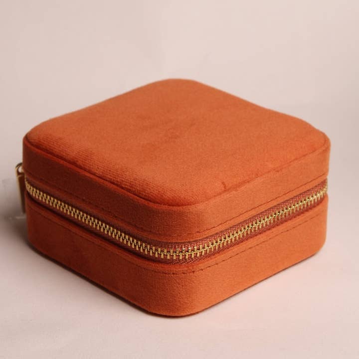 Boîte à bijoux - Terre cuite et autres tendances Résultats pour bijouterie c's joaillier en vente B2B. Retours gratuits et paiement à 60 jours sur Faire sur Faire.