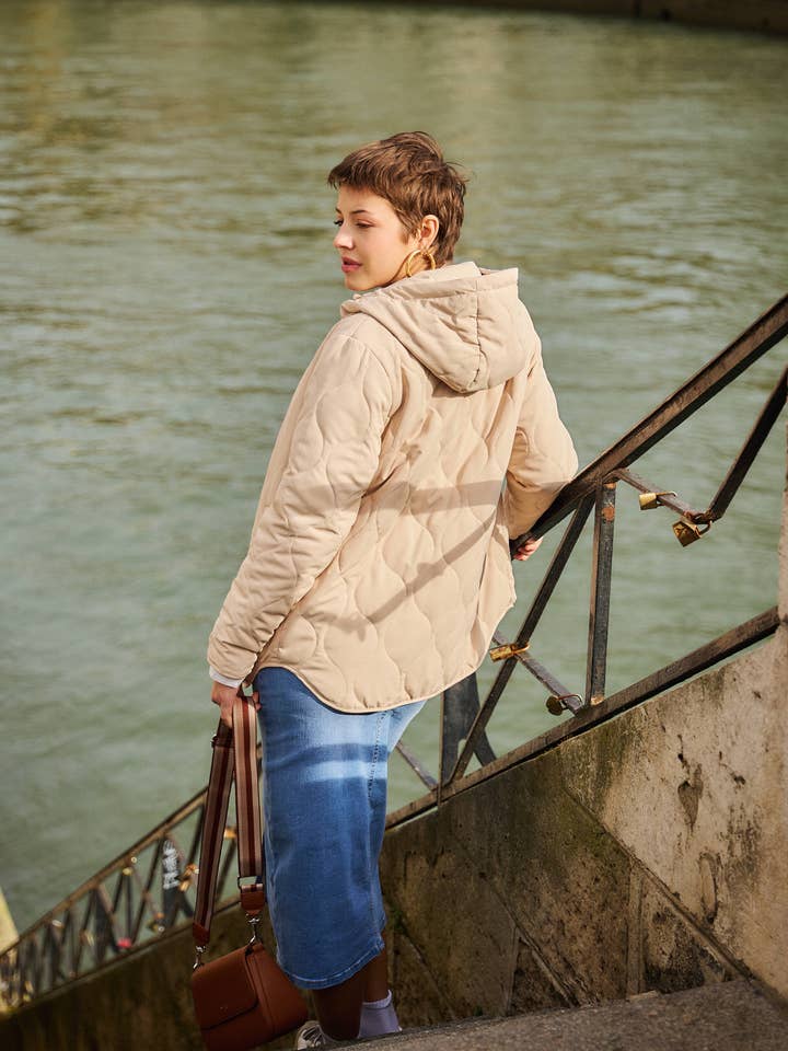 Vendbar, mellemlang quiltet jakke for engroshandel hos Escandelle Paris